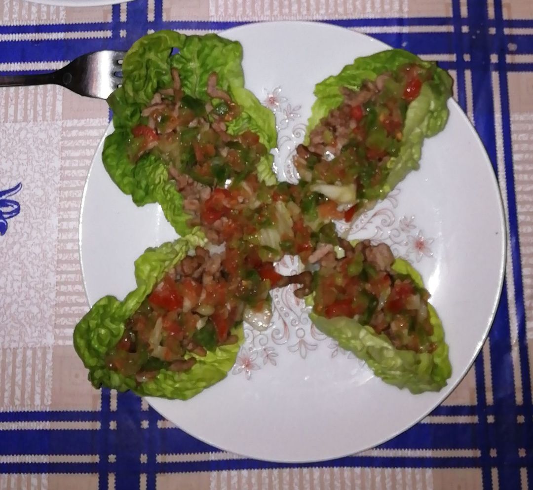Burritos de lechuga con vinagreta. Burritos de lechuga con vinagreta.