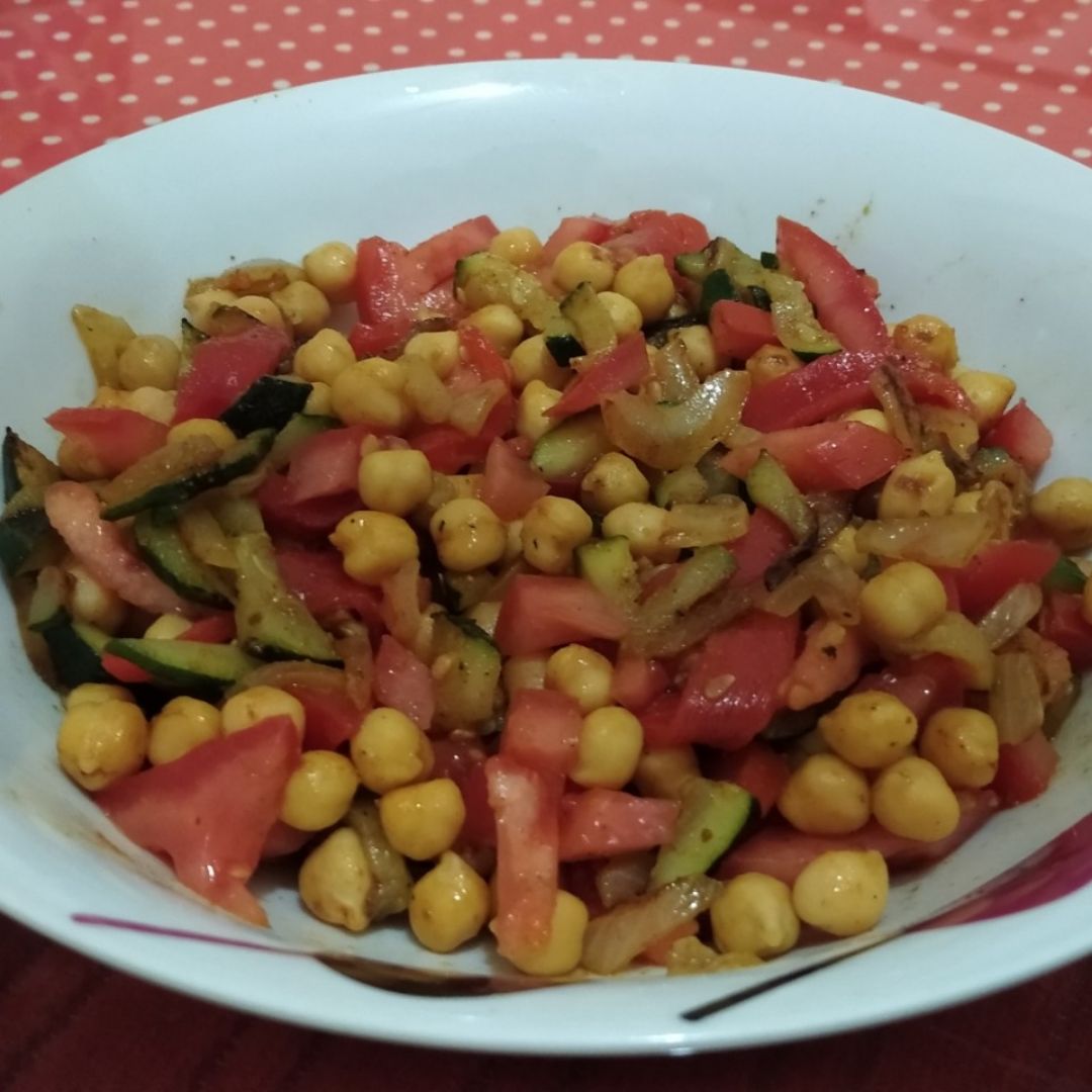 Ensalada de garbanzos y hortalizas Ensalada de garbanzos y hortalizas