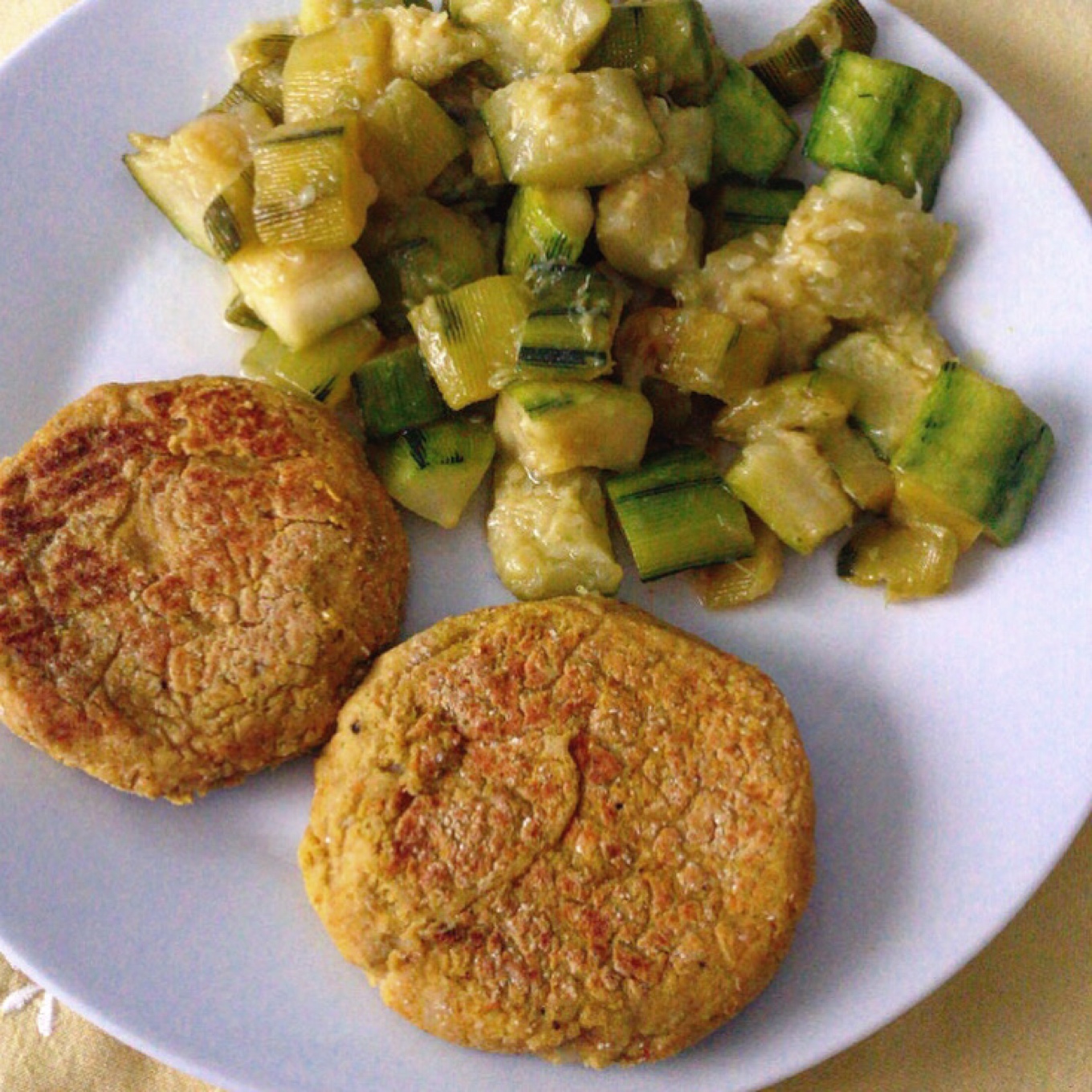 Hamburguesas de alubias con tofu y verduras