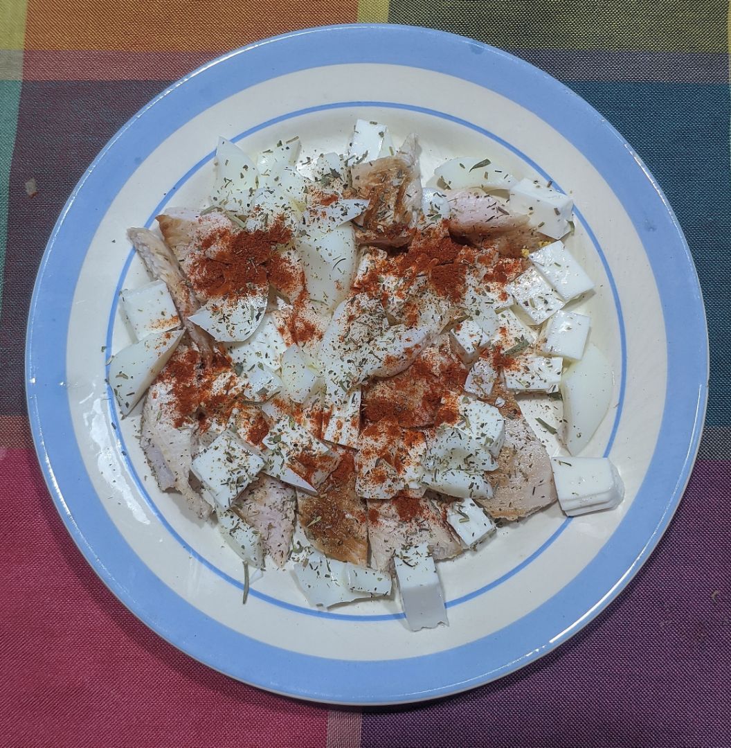 Ensalada de queso de burgos y huevo duro 