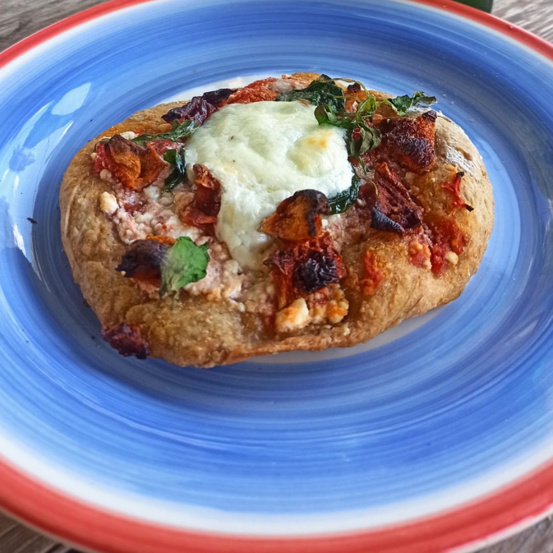 Pizza de Burrata, Rúcula y Aceite de Trufa