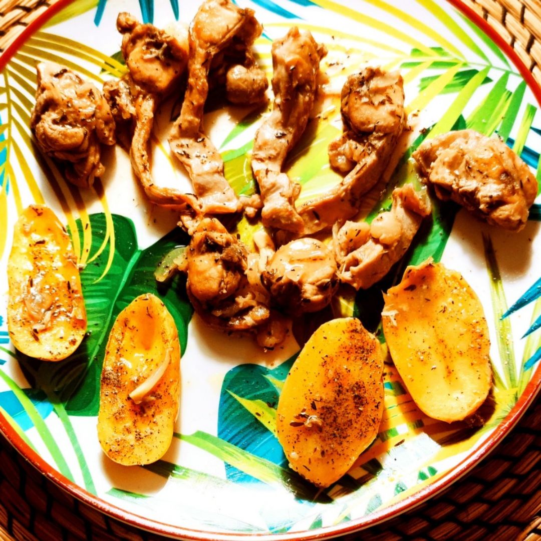 Conejo al ajillo con patatas Conejo al ajillo con patatas