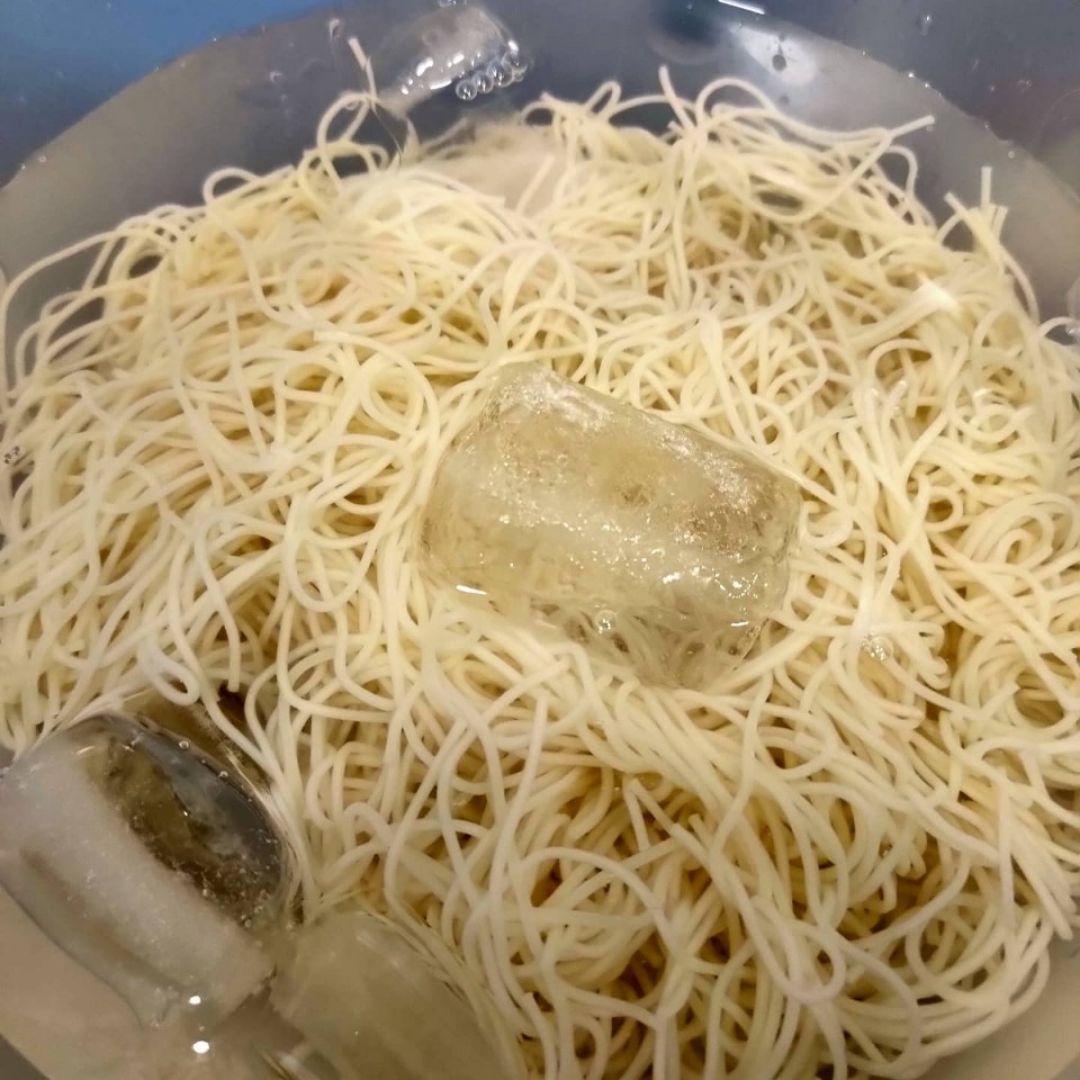 Ensalada fría de noddle con salsa de cacahuete
Paso 1 Ensalada fría de noddle con salsa de cacahuete
Paso 1