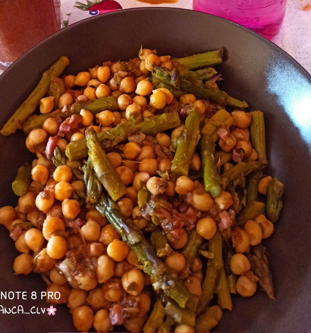 Garbanzos con jamón y verduras 