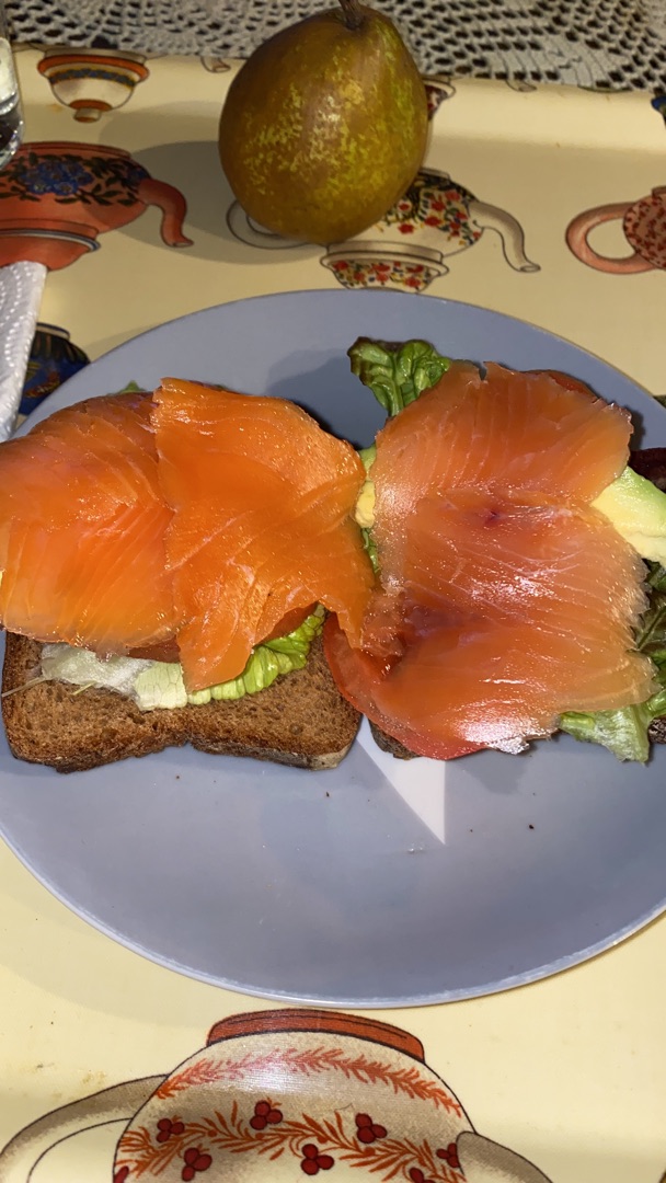 Tostas de centeno con salmón ahumado 