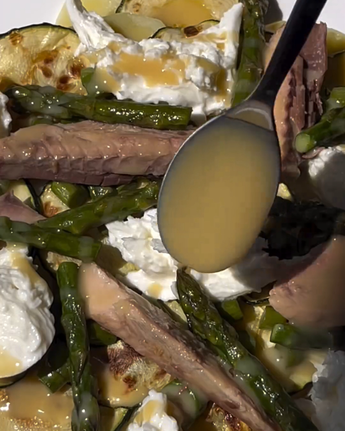 Ensalada de calabacín, patata y espárragos trigueros con vinagreta de tahini. Paso 5 Ensalada de calabacín, patata y espárragos trigueros con vinagreta de tahini. Paso 5