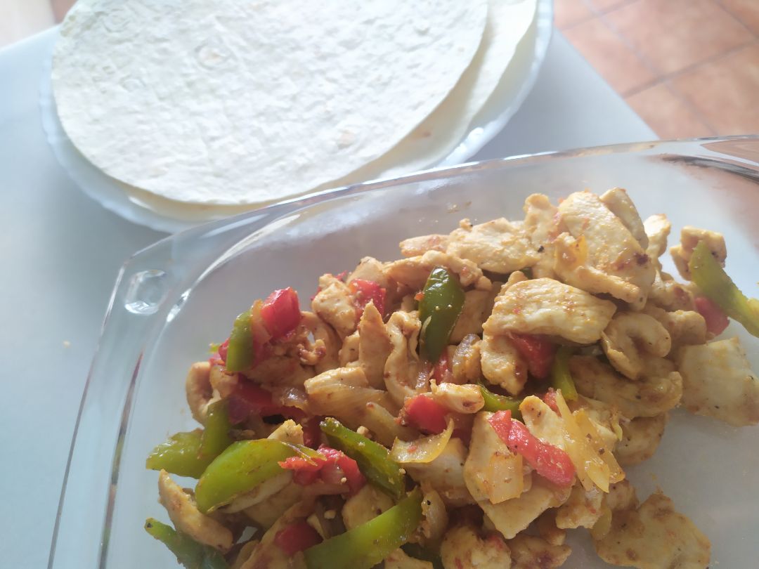 Fajitas de pollo y verduras Fajitas de pollo y verduras