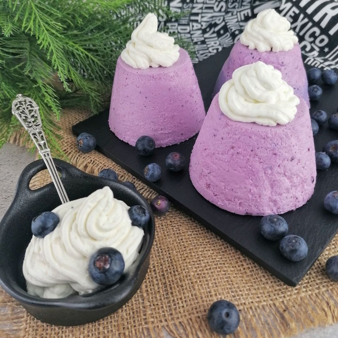 Pannacotta mousse de yogur con arándanos Pannacotta mousse de yogur con arándanos