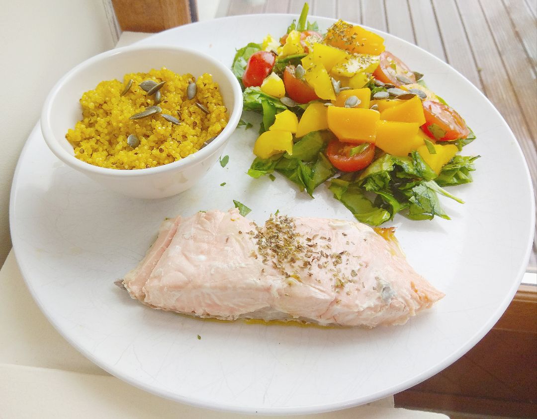 Ensalada de Quinoa y Salmón Ensalada de Quinoa y Salmón