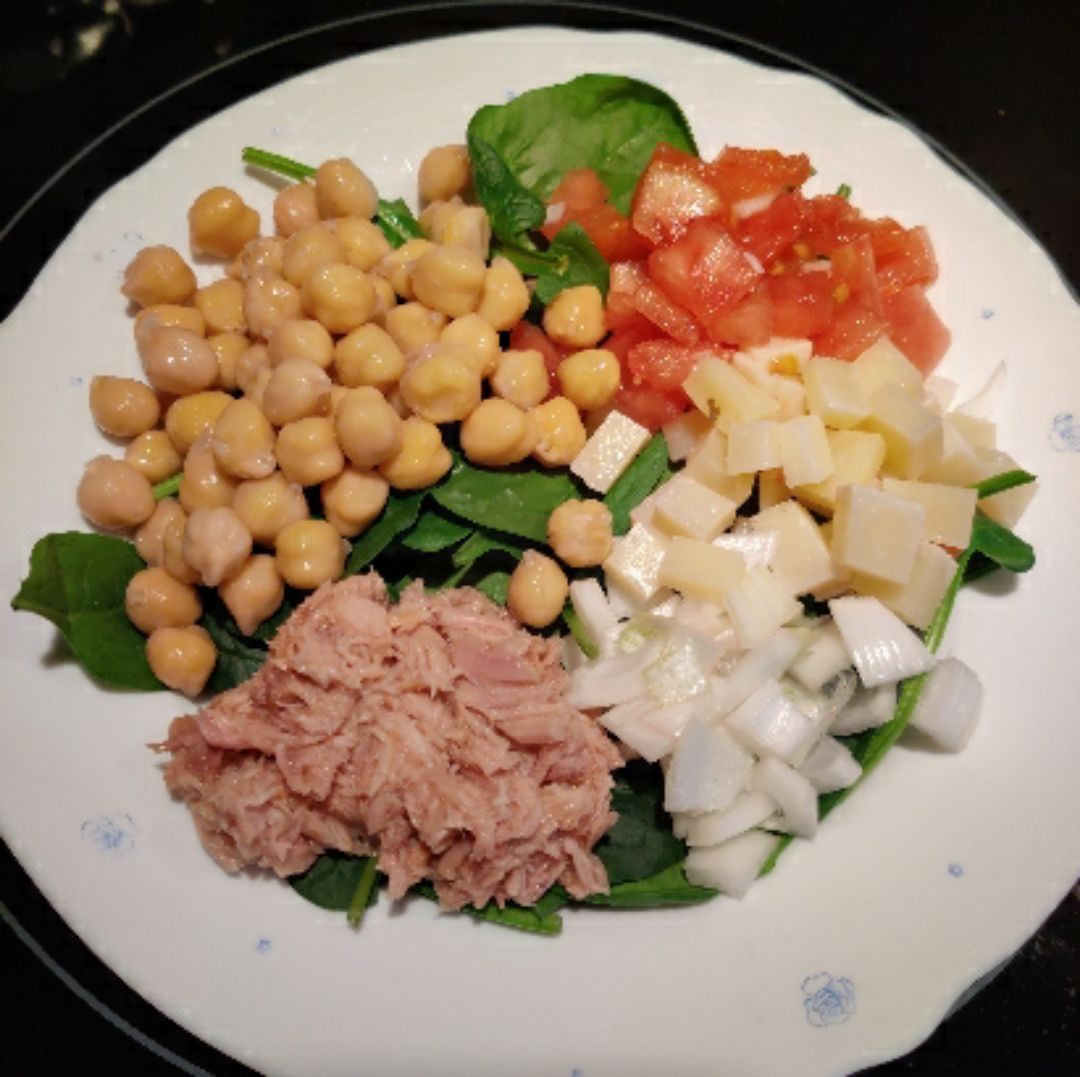 Ensalada de garbanzos, atún y espinacasStep 0