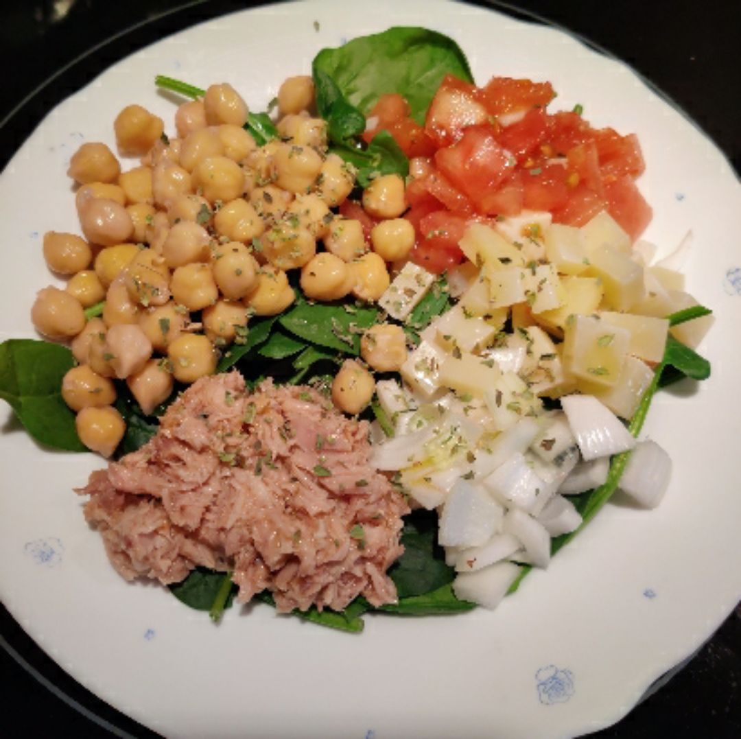 Ensalada de garbanzos, atún y espinacasStep 0