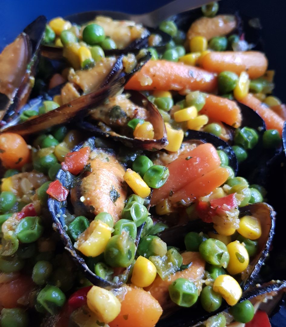 Mejillones con verduritas y guisantes Mejillones con verduritas y guisantes