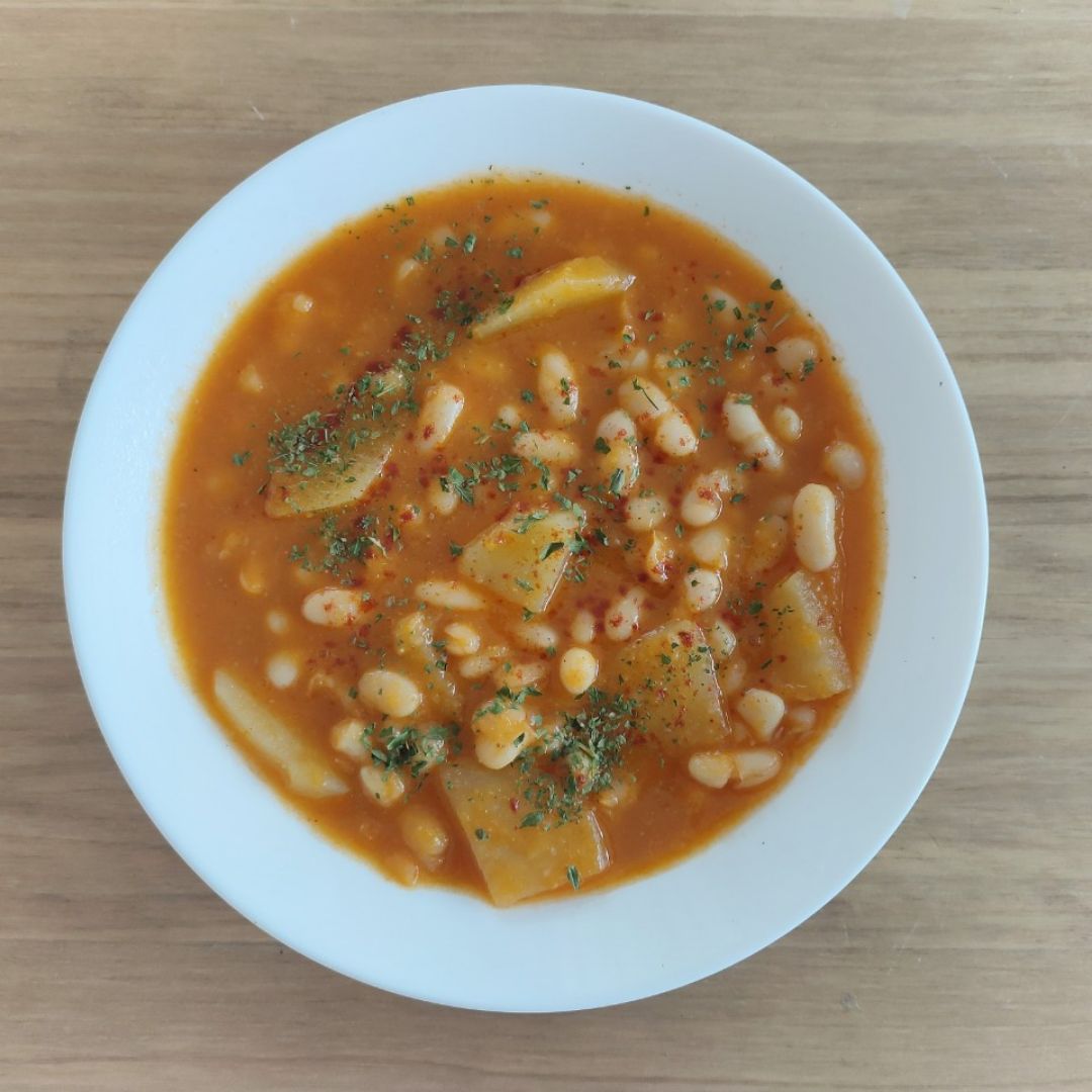 Alubias blancas con verduras Alubias blancas con verduras