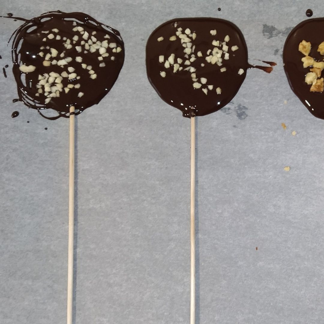 Piruletas de chocolate🍭 Paso 1 Piruletas de chocolate🍭 Paso 1
