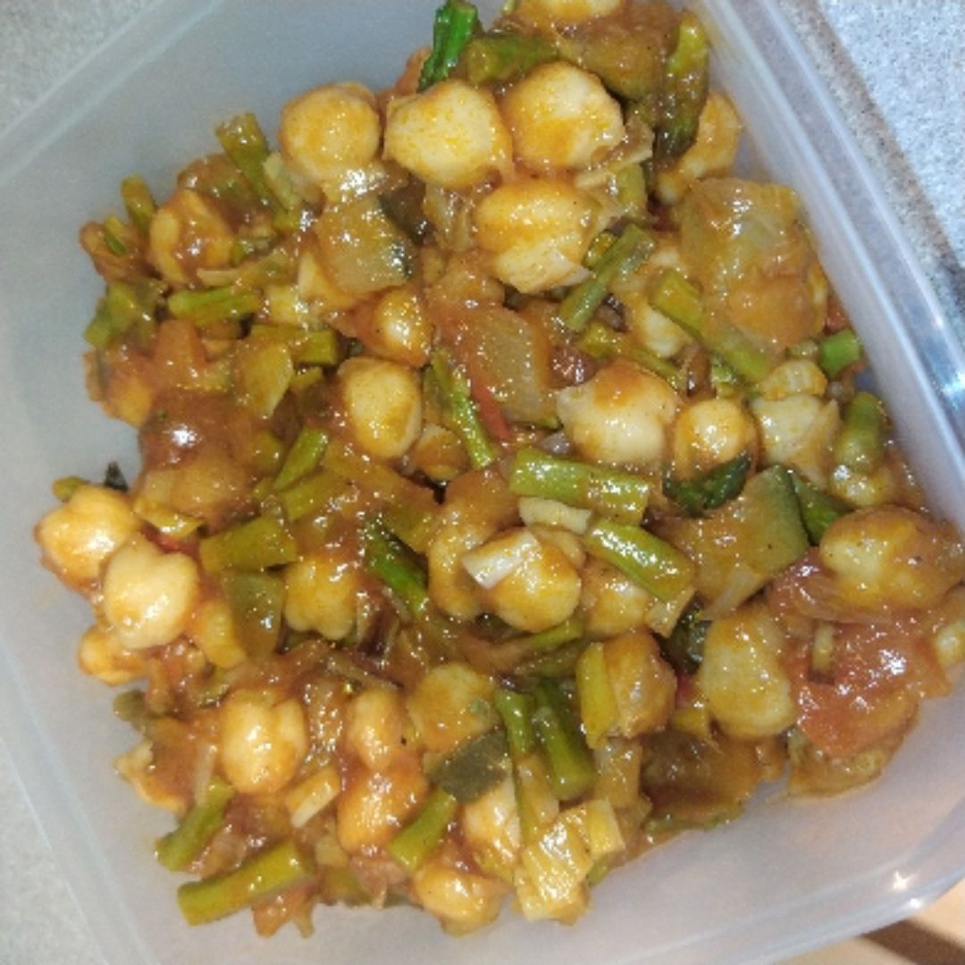 🍲 Garbanzos al garam masala salteados con pisto, puerro y espárragos 🍲 Garbanzos al garam masala salteados con pisto, puerro y espárragos