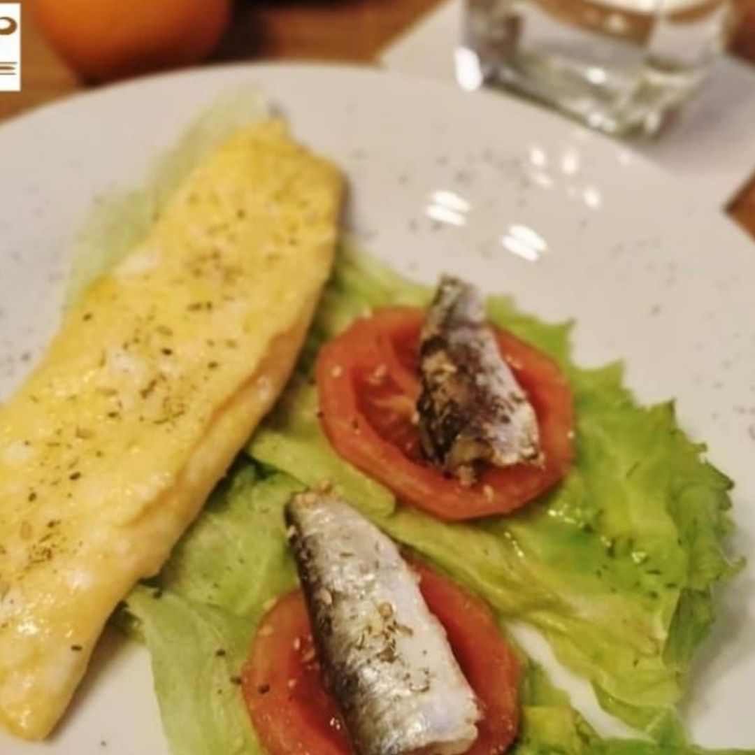 Cena rápida y fácil: tortilla de queso, sardinas en aceite y 🥗 Cena rápida y fácil: tortilla de queso, sardinas en aceite y 🥗