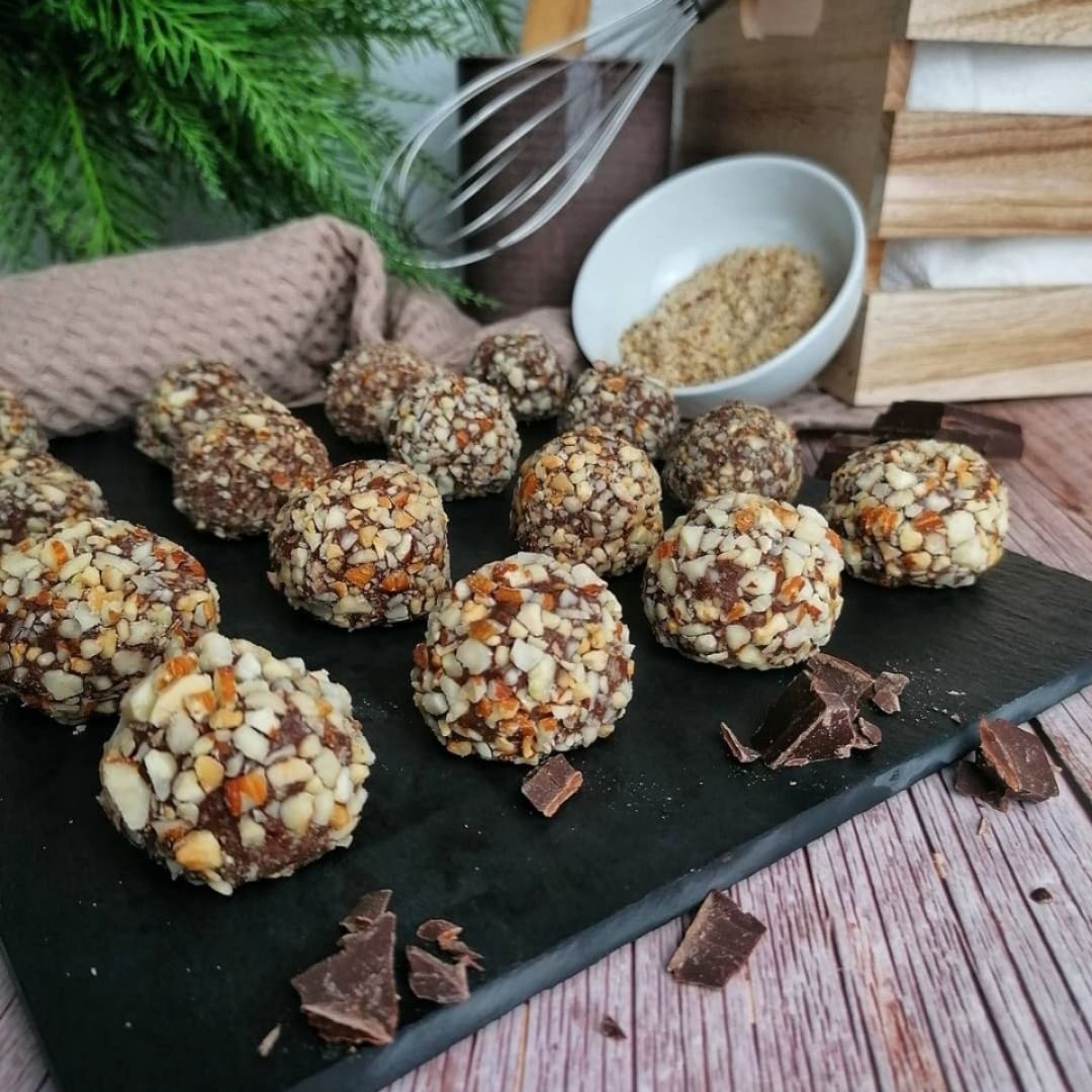 Trufas con naranja y almendras Trufas con naranja y almendras