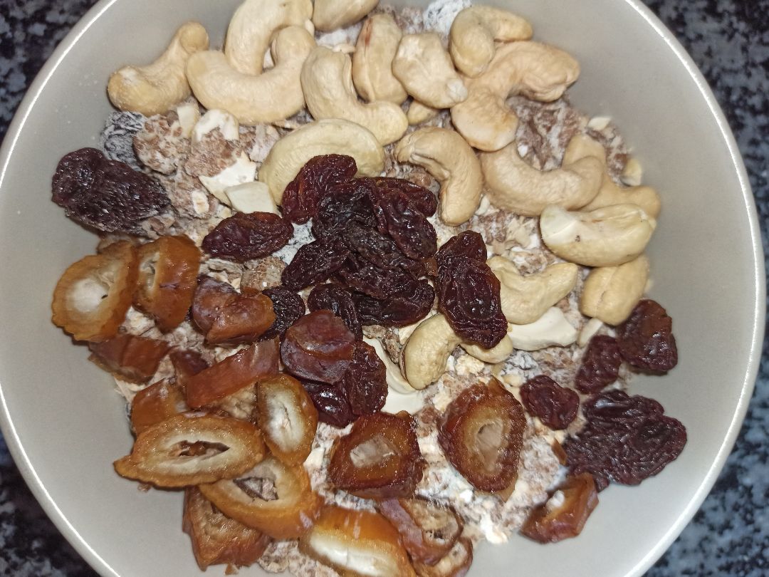 Yogur con avena y frutos secos