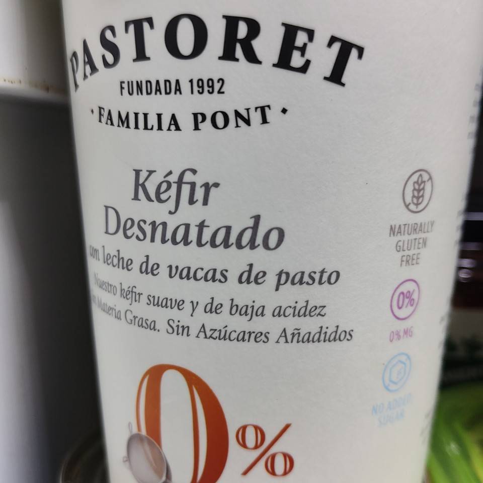 Bowl kéfir desnatado con chocolate negro en trocitos