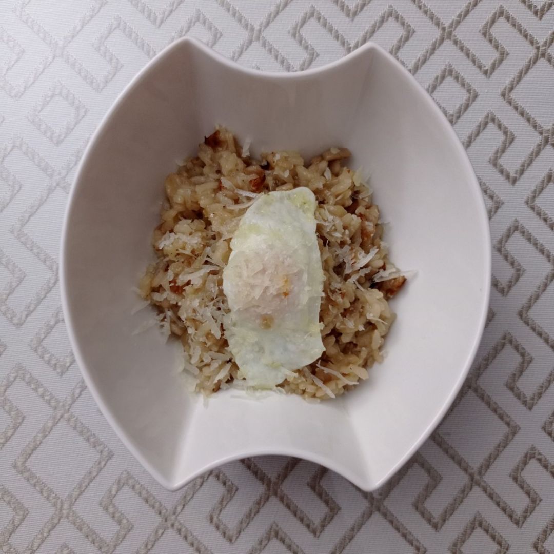 RISOTTO DE SETAS, HUEVO DE CODORNIZ Y QUESO CURADO RISOTTO DE SETAS, HUEVO DE CODORNIZ Y QUESO CURADO