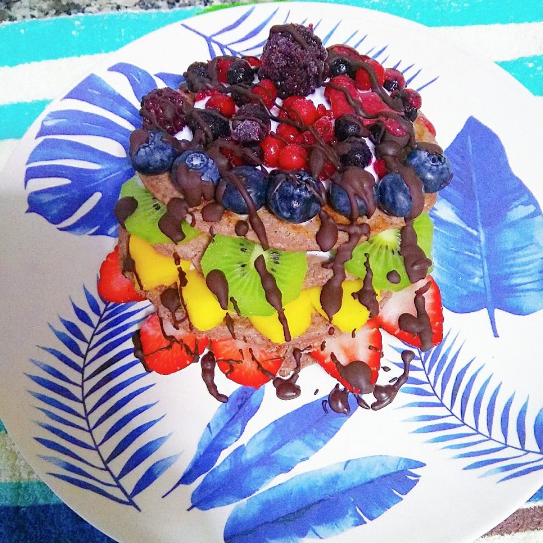 Tortitas de plátano 🍌 y frutos rojos ♥️ Tortitas de plátano 🍌 y frutos rojos ♥️