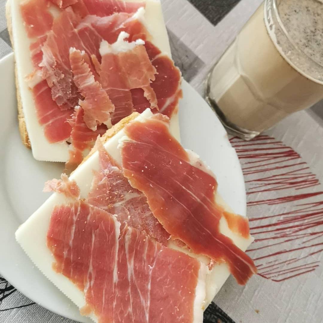 Desayuno con tostadas