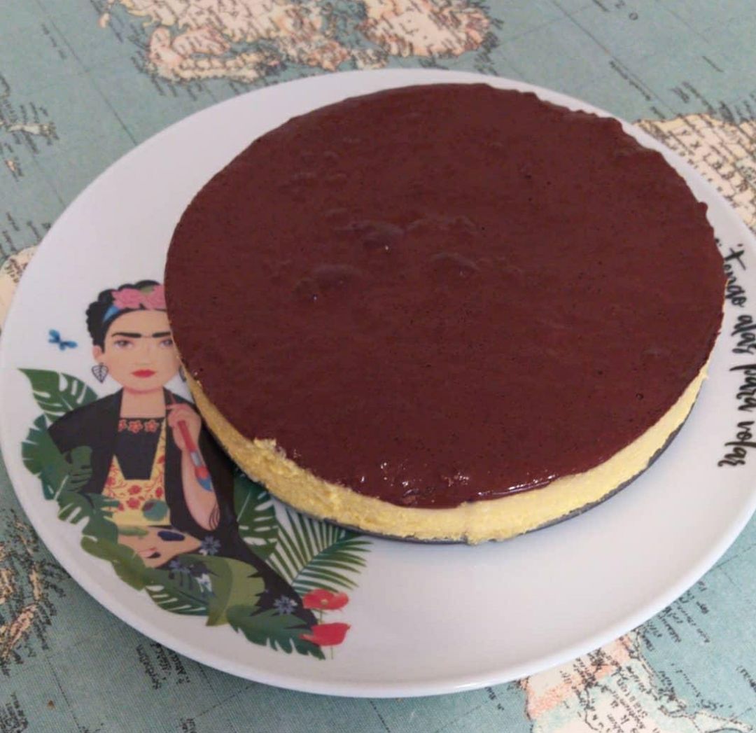 Tarta de mango y chocolate puro con base de pistachos 