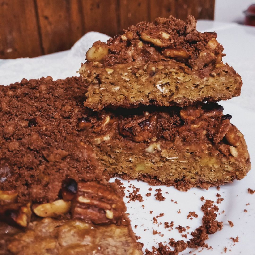 Blondie de banana 🍌🥜 con cobertura de falso caramelo 🍬 salado. Blondie de banana 🍌🥜 con cobertura de falso caramelo 🍬 salado.