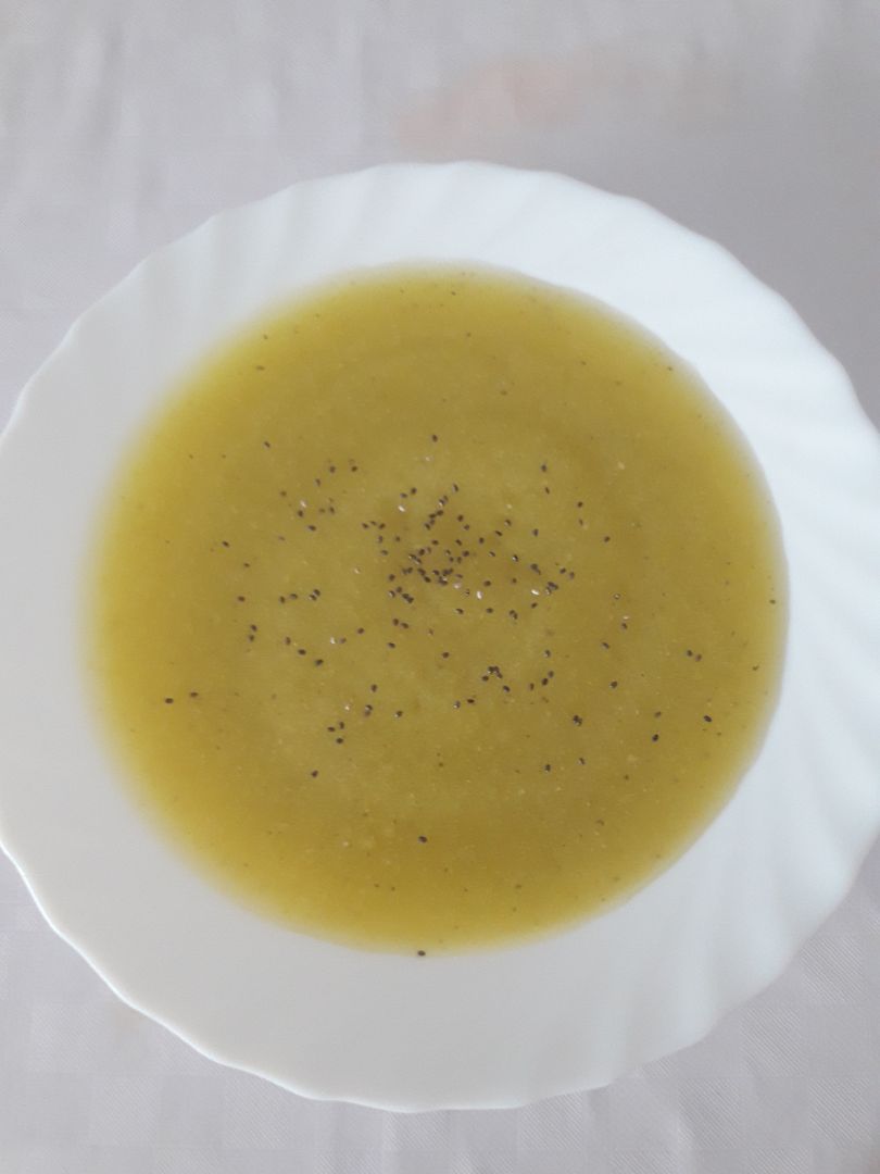 Crema de calabacín con semillas de chía.