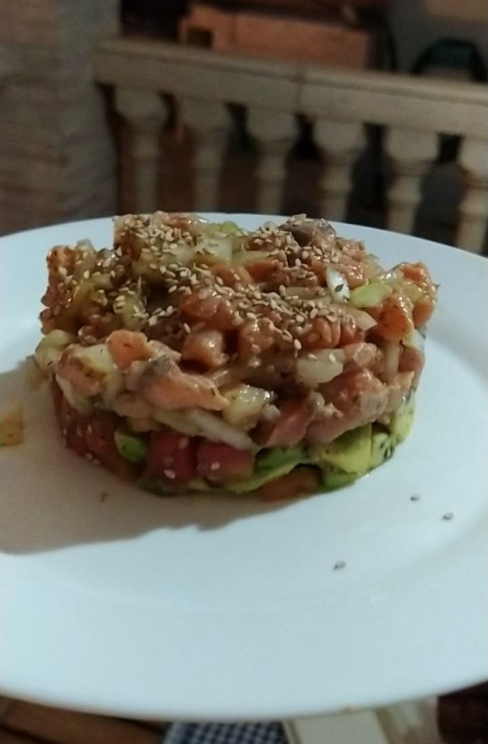TARTAR DE SALMÓN Y AGUACATE TARTAR DE SALMÓN Y AGUACATE