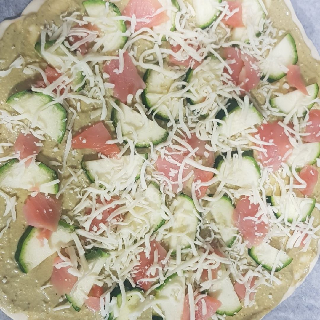 Pizza con calabacín y salmón ahumado Pizza con calabacín y salmón ahumado
