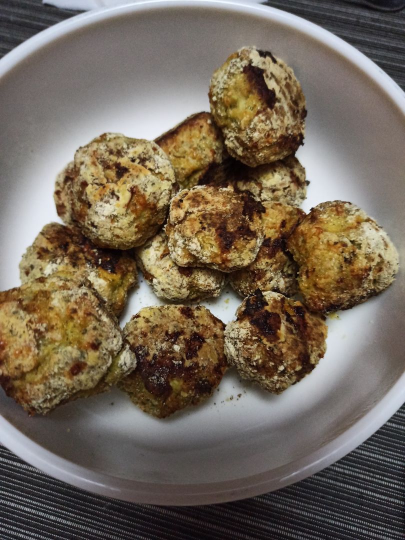 Bolitas de brocoli, pollo ,cebolla y queso Paso 6