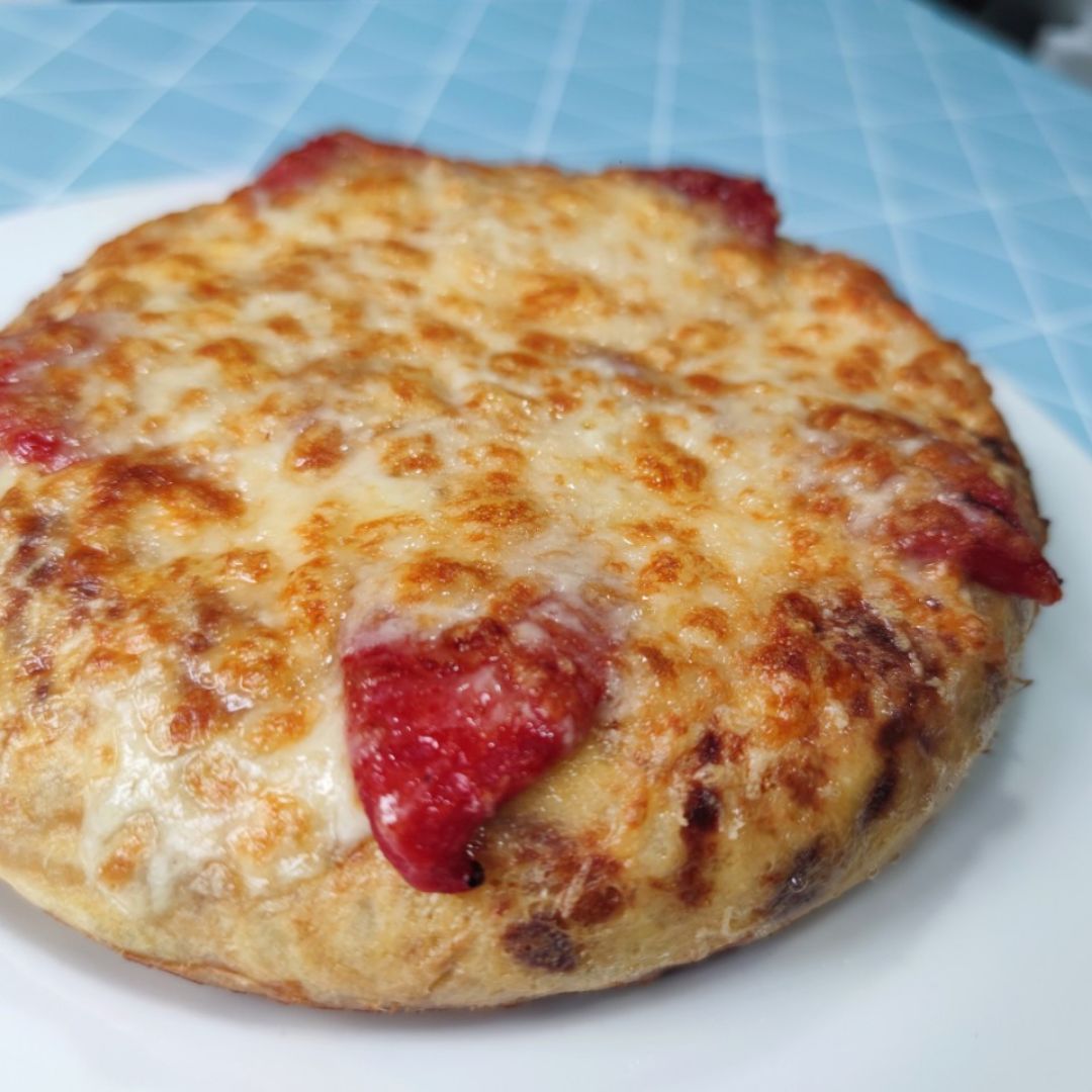 Tortilla de patata gratinada con cebolla caramelizada y pimientos del piquillo Tortilla de patata gratinada con cebolla caramelizada y pimientos del piquillo