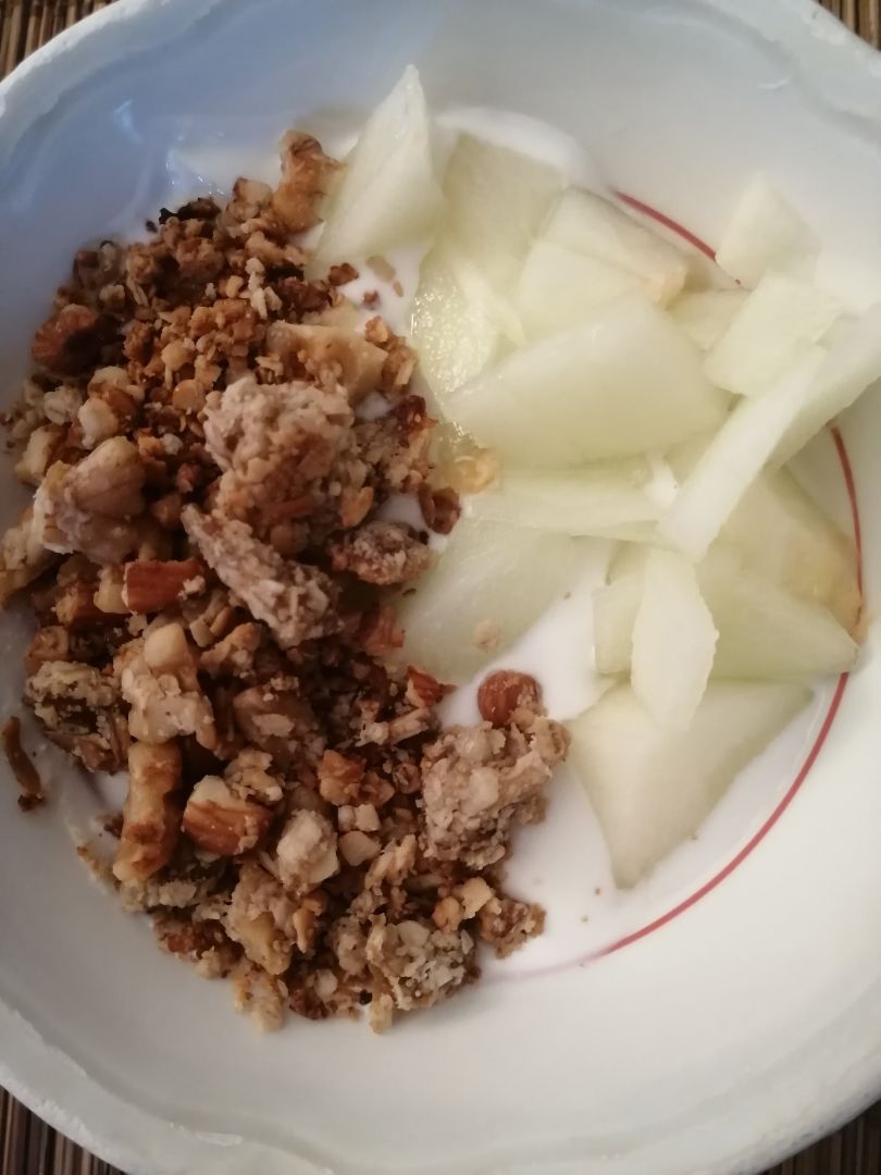 Kefir con melon y granola casera Kefir con melon y granola casera