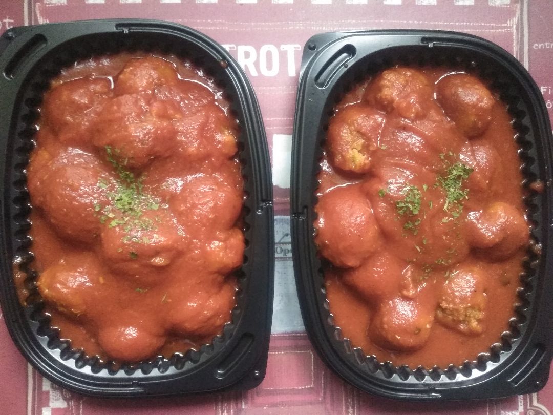 Albóndigas de atún en lata.