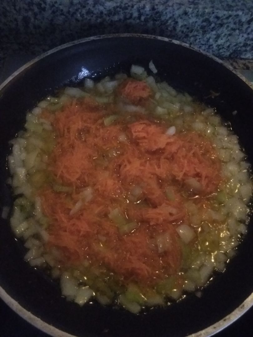 Albóndigas de atún en lata.Step 0