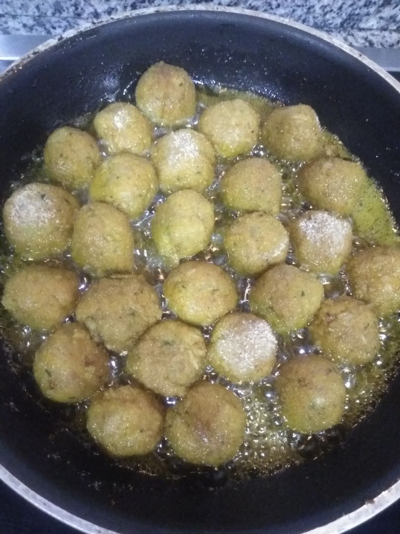 Albóndigas de atún en lata.Step 0