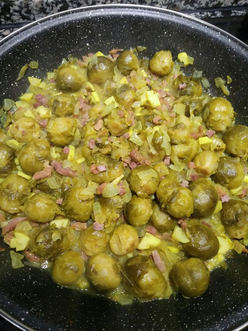 Coles de bruselas con jamón, vino blanco y curry Paso 3 Coles de bruselas con jamón, vino blanco y curry Paso 3