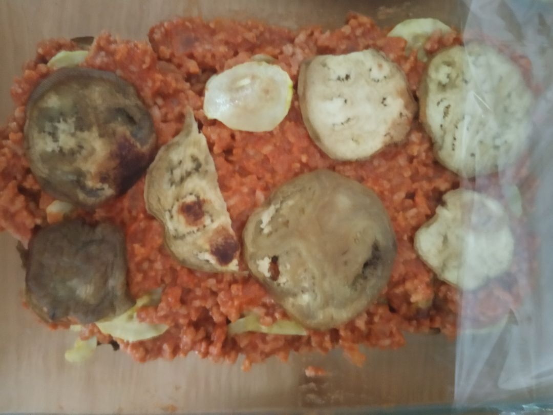 Versión de lasaña sin pasta con calabacín y berenjena, sin gluten ni lactosa Versión de lasaña sin pasta con calabacín y berenjena, sin gluten ni lactosa