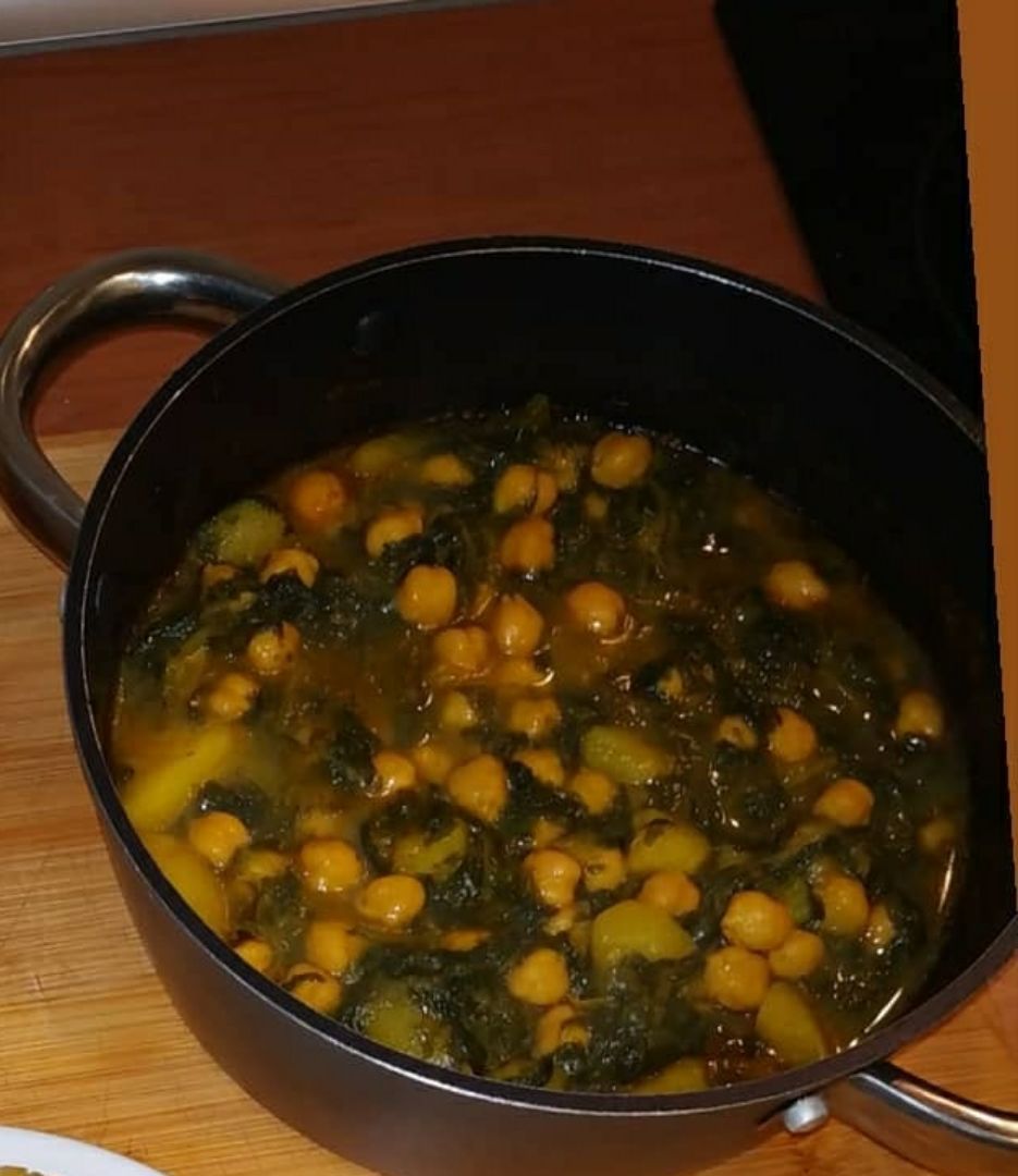 Garbanzos con espinacas y patatas