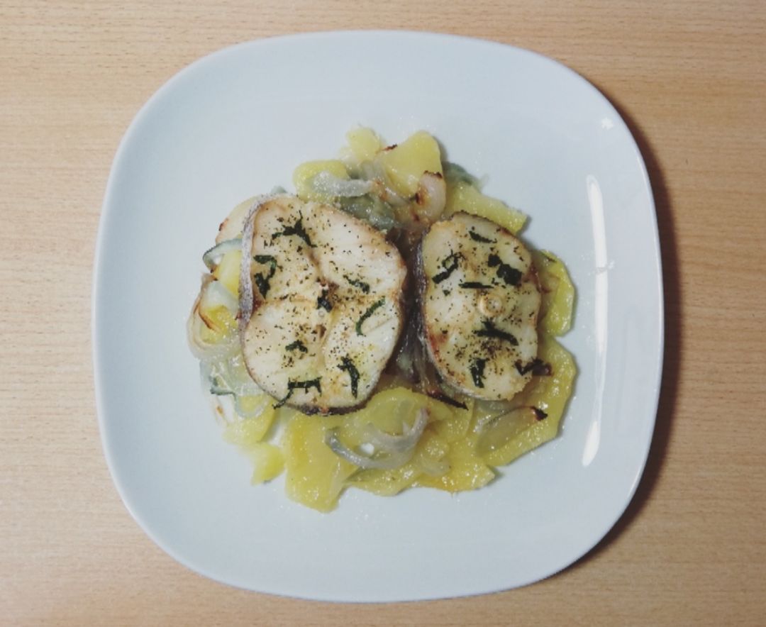 Merluza con Patatas al horno Merluza con Patatas al horno