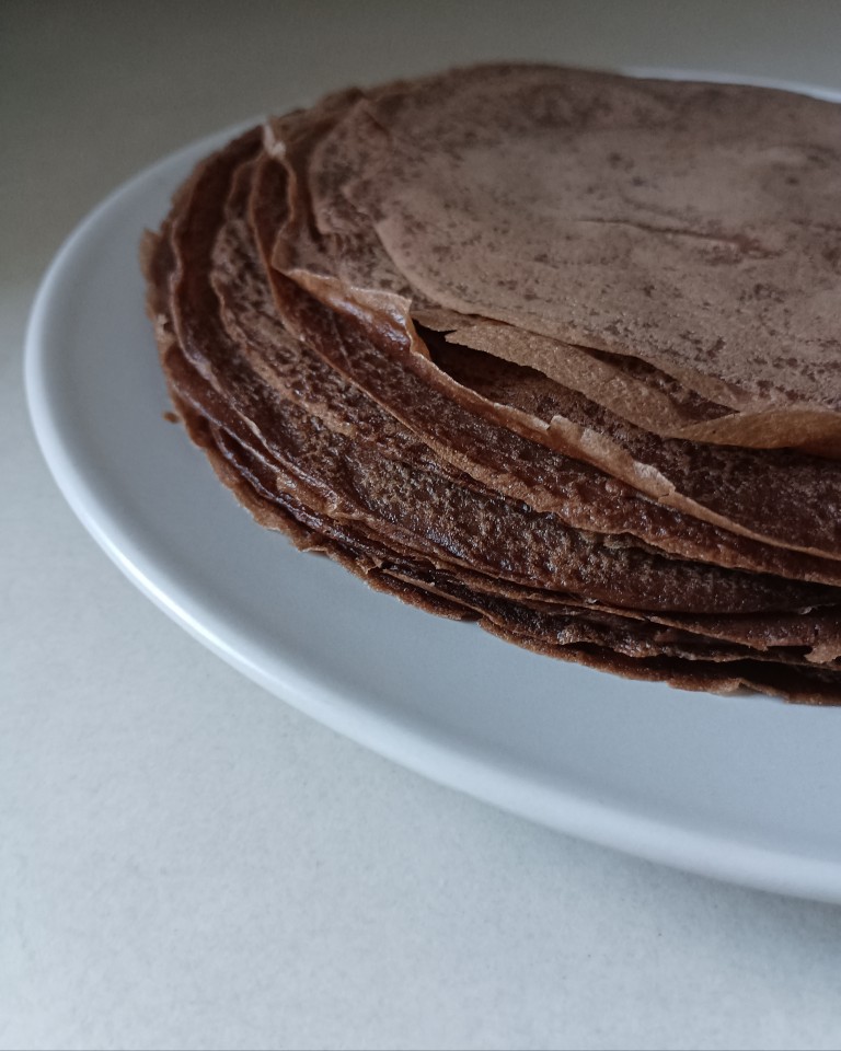 Rose Crepe CAKE 🌹🥞🍫 Paso 0 Rose Crepe CAKE 🌹🥞🍫 Paso 0