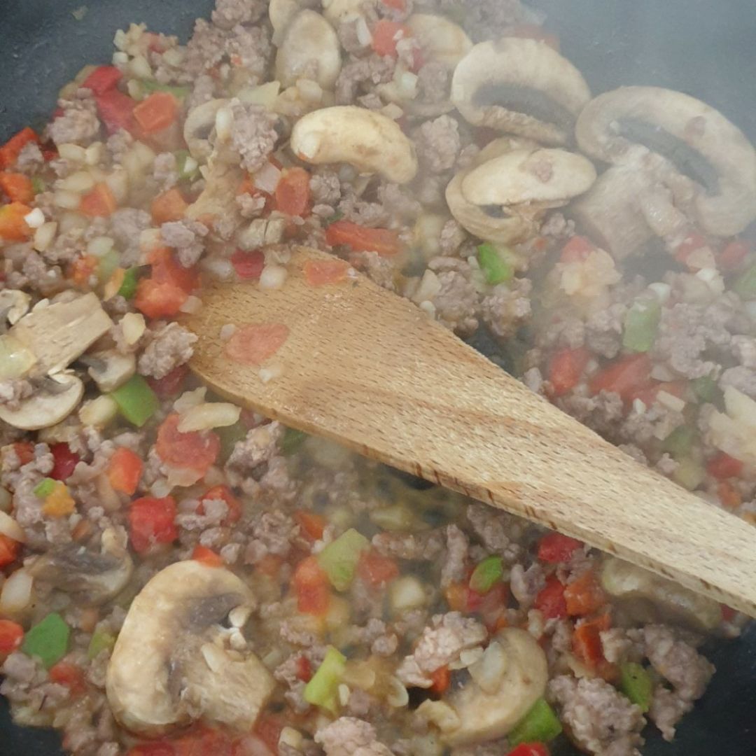 Trottele tricolor con verduras y ternera en salsa de soja. Paso 1 Trottele tricolor con verduras y ternera en salsa de soja. Paso 1