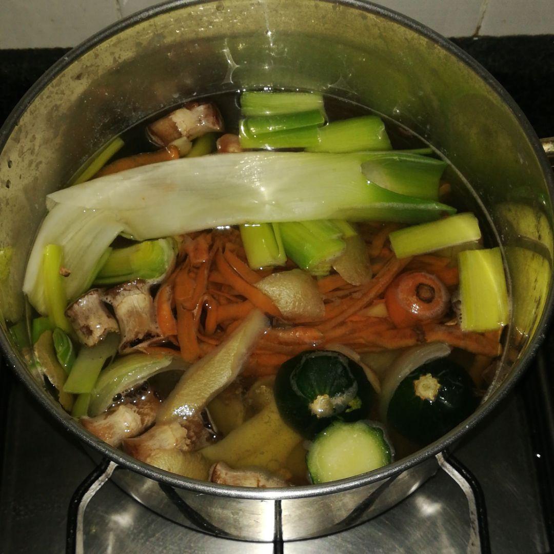 Ramen vegetariano de aprovechmiento Paso 0 Ramen vegetariano de aprovechmiento Paso 0