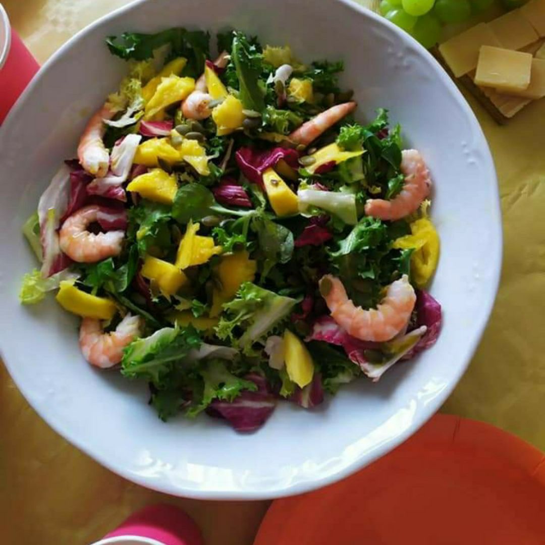 Ensalada de langostinos mango 🥭y pipas de calabaza Ensalada de langostinos mango 🥭y pipas de calabaza