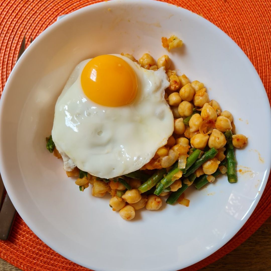 Garbanzos con espárrago triguero Garbanzos con espárrago triguero