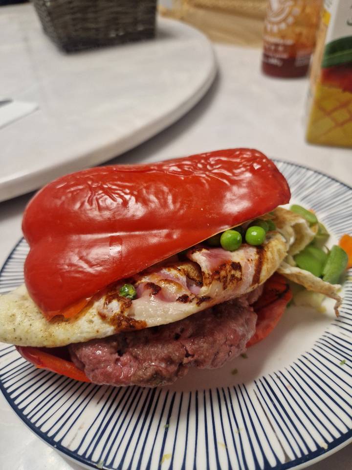 Burguer con pan de pimiento rojo