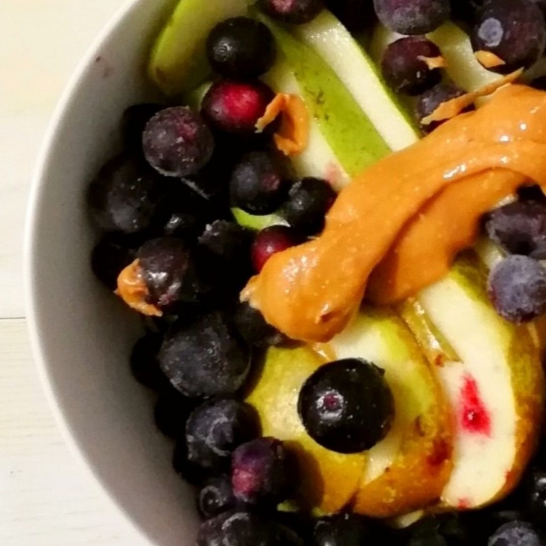 Porridge de pera, arándanos y crema de cacahuete🥜🍐♥️
