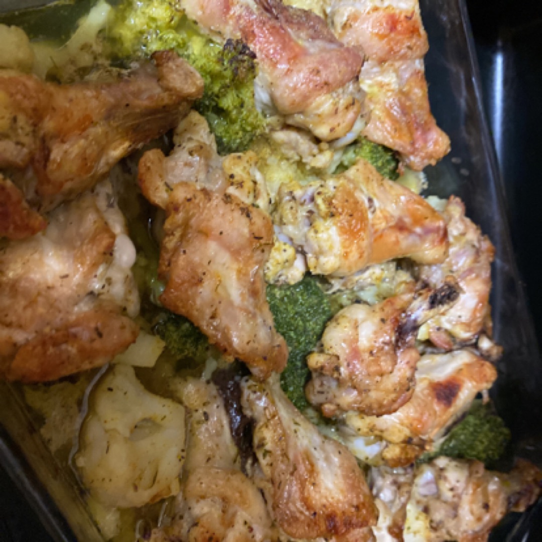 Muslo de pollo con brócoli y coliflor