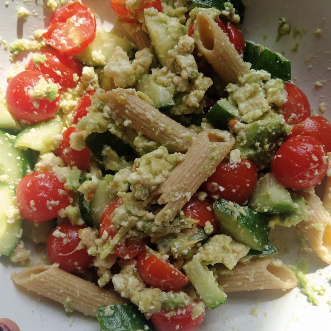 Ensalada de pasta, aguacate y tomate cherry Ensalada de pasta, aguacate y tomate cherry